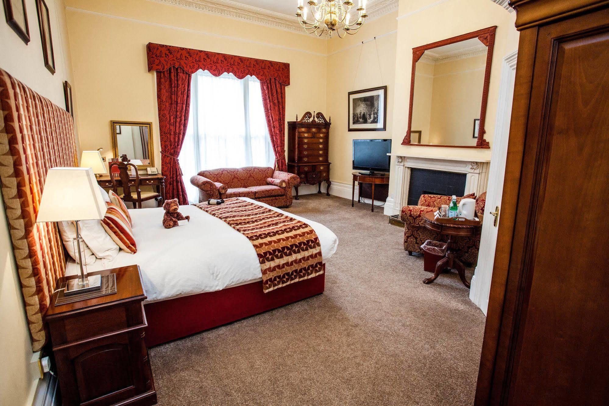 Clarence Court Hotel Cheltenham Exteriér fotografie